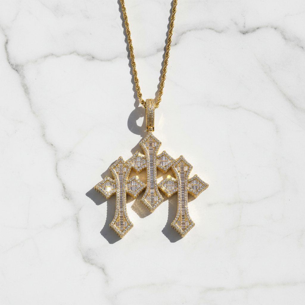 Pendente Iced-out "Holy Trinity"