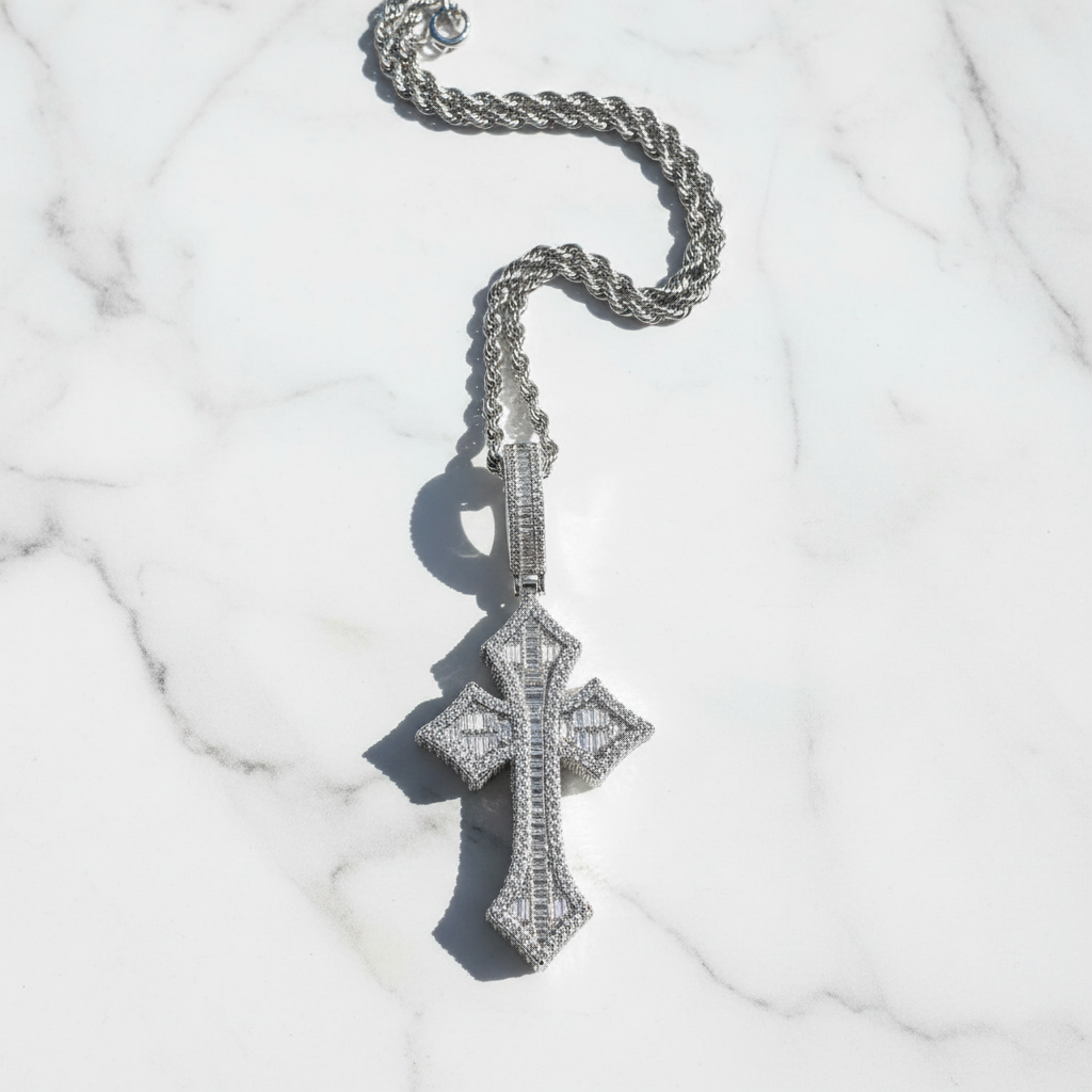 Pendente Iced-out "Holy Cross"